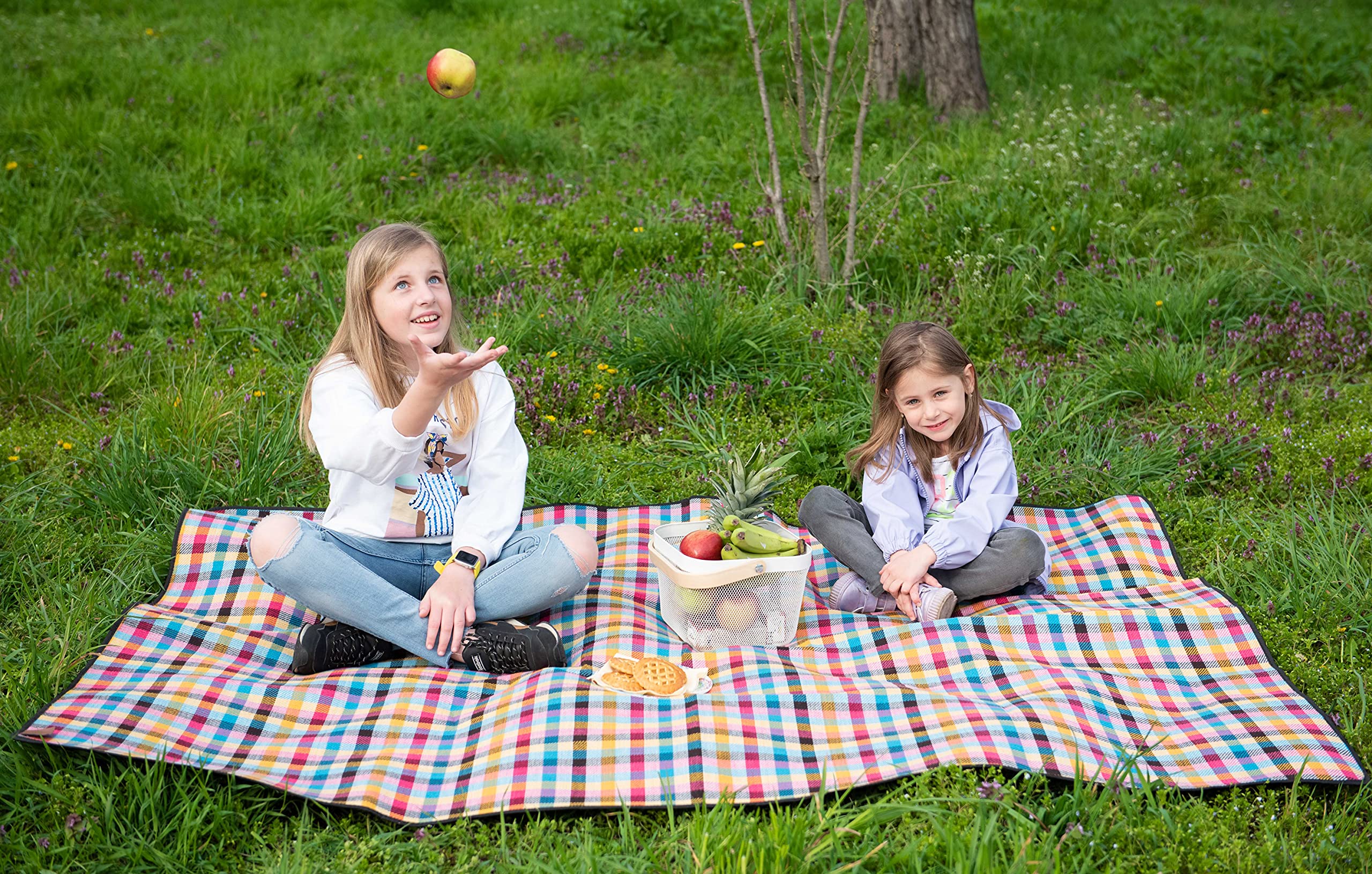 cotton canvas picnic blanket with leather strap